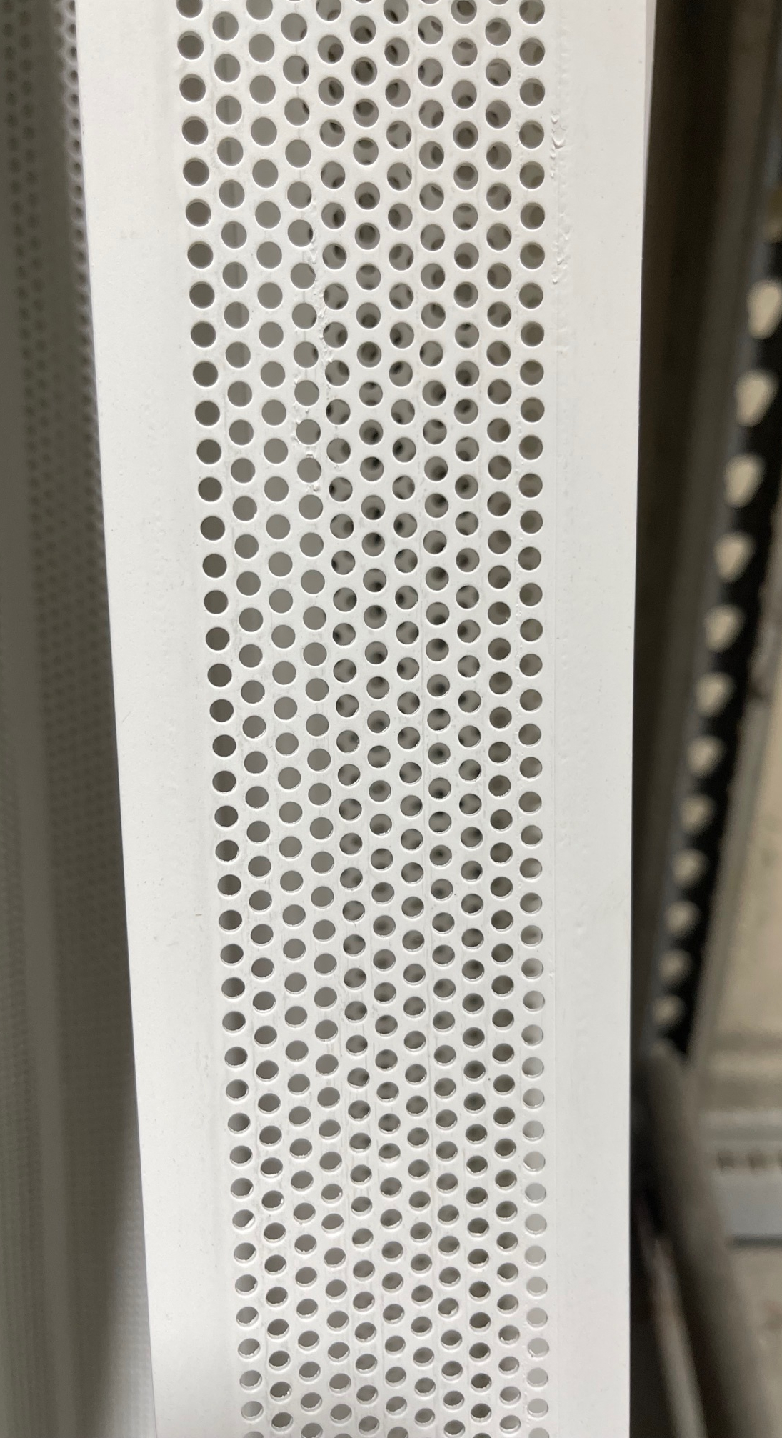 White Snap Vent For 1/4 Hardie Soffit 8' - Nederland